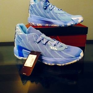 Adidas Sm Dame 7 Team Basketball Sneakers